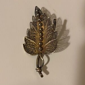 Vintage Elegant Gold and Silver Leaf brooch